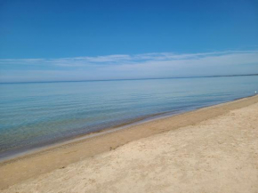 Fall Getaway at Beachy Chic- Modern 2 bdrm, Sauble Beach